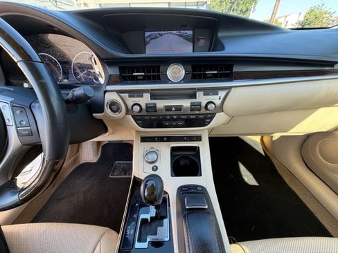 Used 2013 Lexus ES 350 w/ Luxury Pkg & Navigation w/ Luxury Pkg FWD image 15