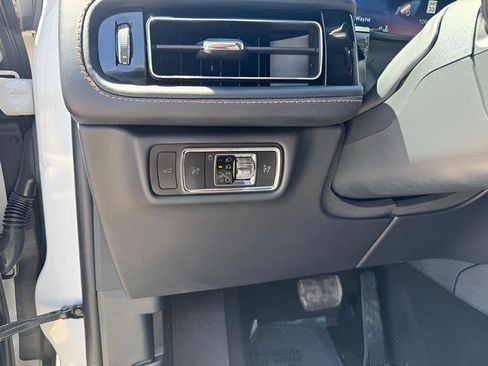 Used 2025 Lincoln Aviator Black Label w/ Black Label Special Edition image 9