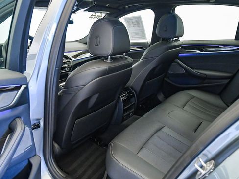 Certified 2022 BMW 530e w/ Premium Package image 21