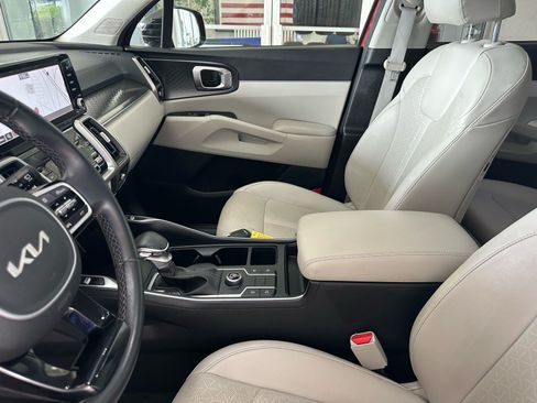 Used 2022 Kia Sorento S w/ Panoramic Sunroof Package FWD image 18