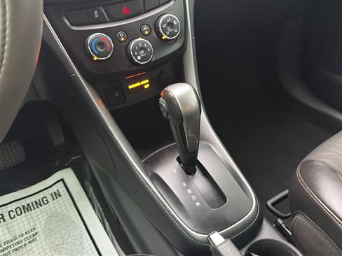 Used 2019 Chevrolet Trax LT w/ LT Convenience Package AWD/4WD image 18