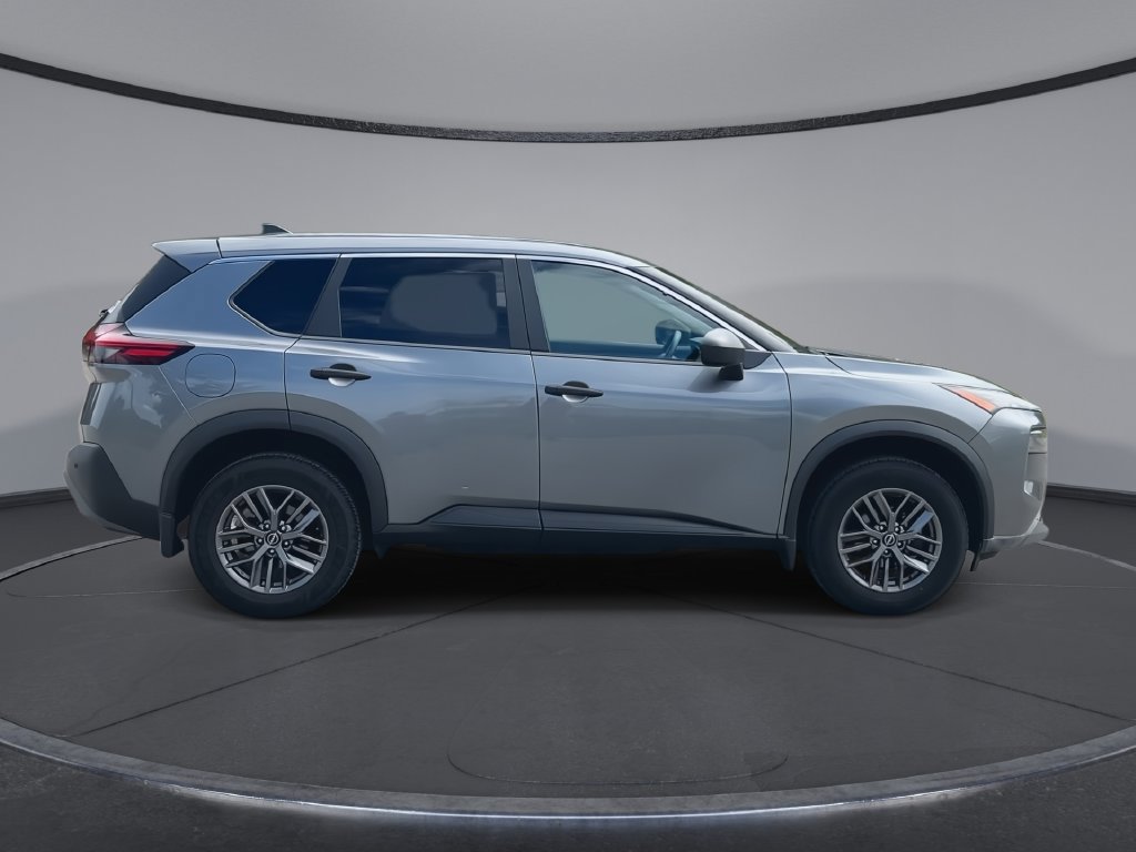 Used 2023 Nissan Rogue S AWD/4WD image 9