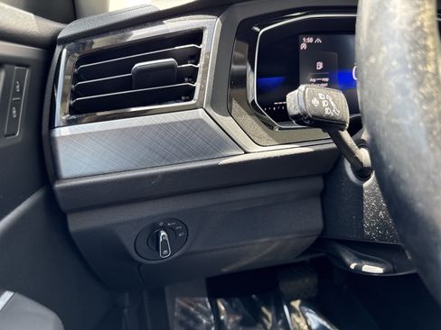 Certified 2023 Volkswagen Jetta SE w/ Panoramic Sunroof Package FWD image 27