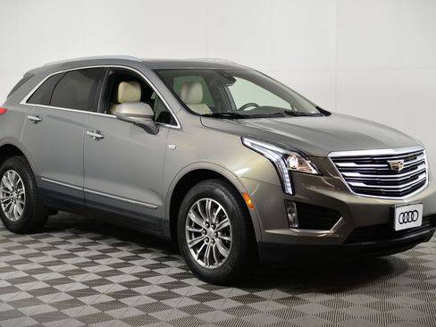 Used 2018 Cadillac XT5 Luxury w/ Driver Awareness Package image 6