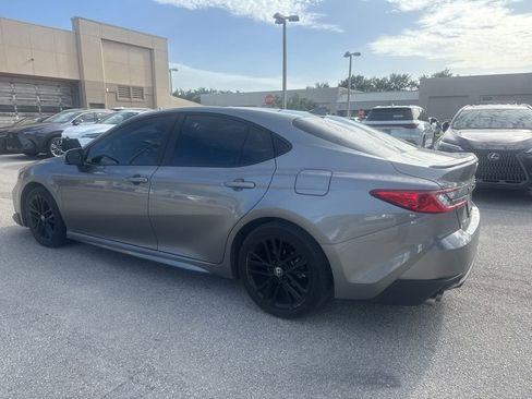 Used 2025 Toyota Camry SE FWD image 4