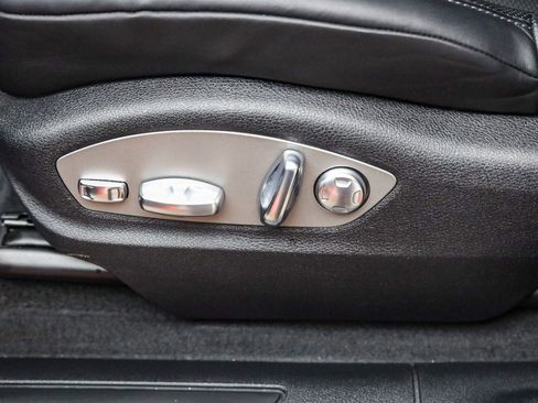 Used 2025 Porsche Macan image 60