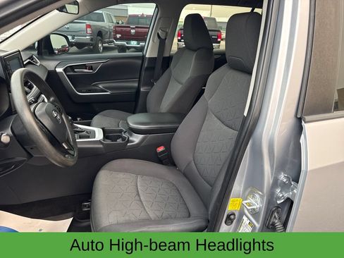 Used 2021 Toyota RAV4 XLE AWD/4WD image 12