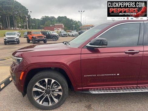 Used 2022 Jeep Grand Cherokee Overland w/ Luxury Tech Group IV image 2