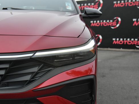 Used 2025 Hyundai Elantra Sport image 11