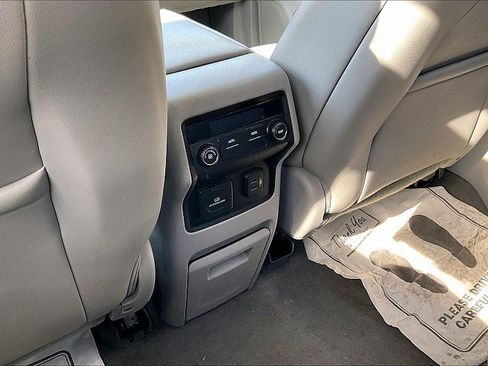Used 2019 GMC Acadia SLT AWD/4WD image 10