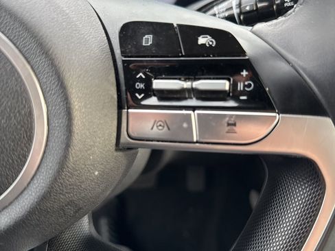 Used 2024 Hyundai Elantra Limited image 17