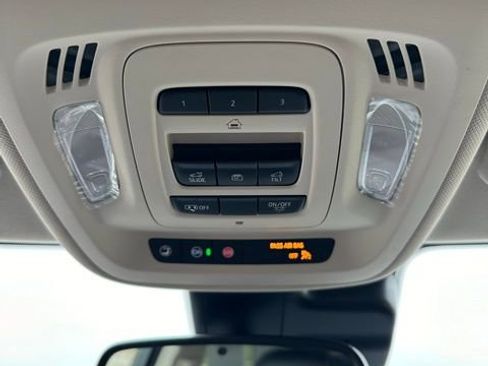 Used 2022 Buick Envision Essence w/ Technology Package I image 54