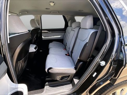 Used 2025 Hyundai Palisade SE FWD image 20