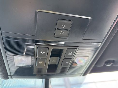 Used 2019 Volkswagen Tiguan SE image 19