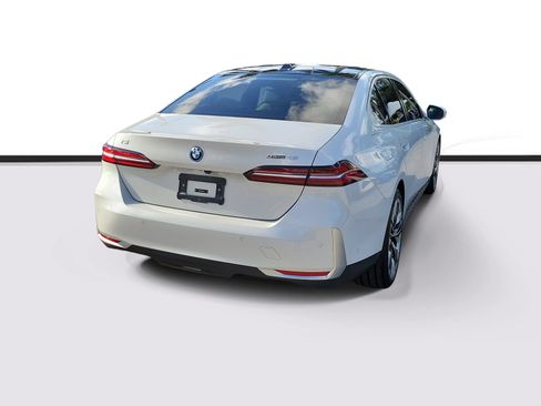 Certified 2026 BMW i5 M60 w/ Premium Package RWD image 4