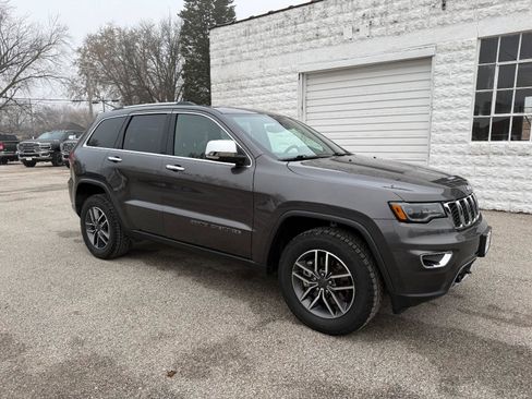Used 2021 Jeep Grand Cherokee Limited w/ Luxury Group II image 3