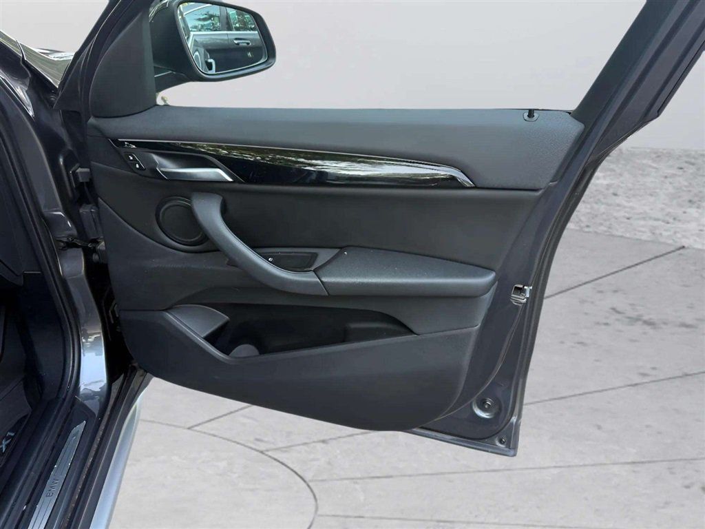 Used 2019 BMW X1 sDrive28i w/ Convenience Package FWD image 9