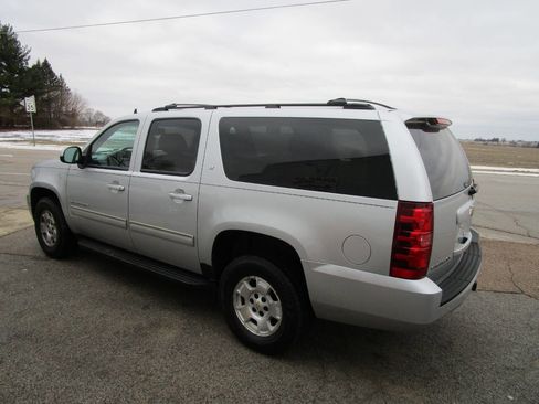 Used 2014 Chevrolet Suburban LT image 3