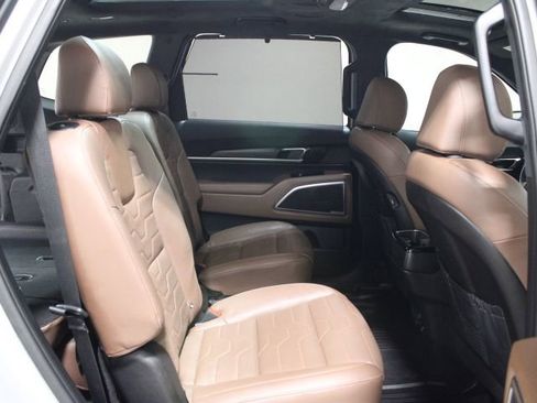 Used 2022 Kia Telluride SX w/ SX Prestige Package image 32