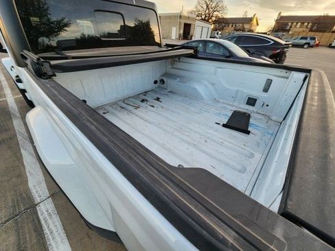 Used 2022 Jeep Gladiator Willys image 11