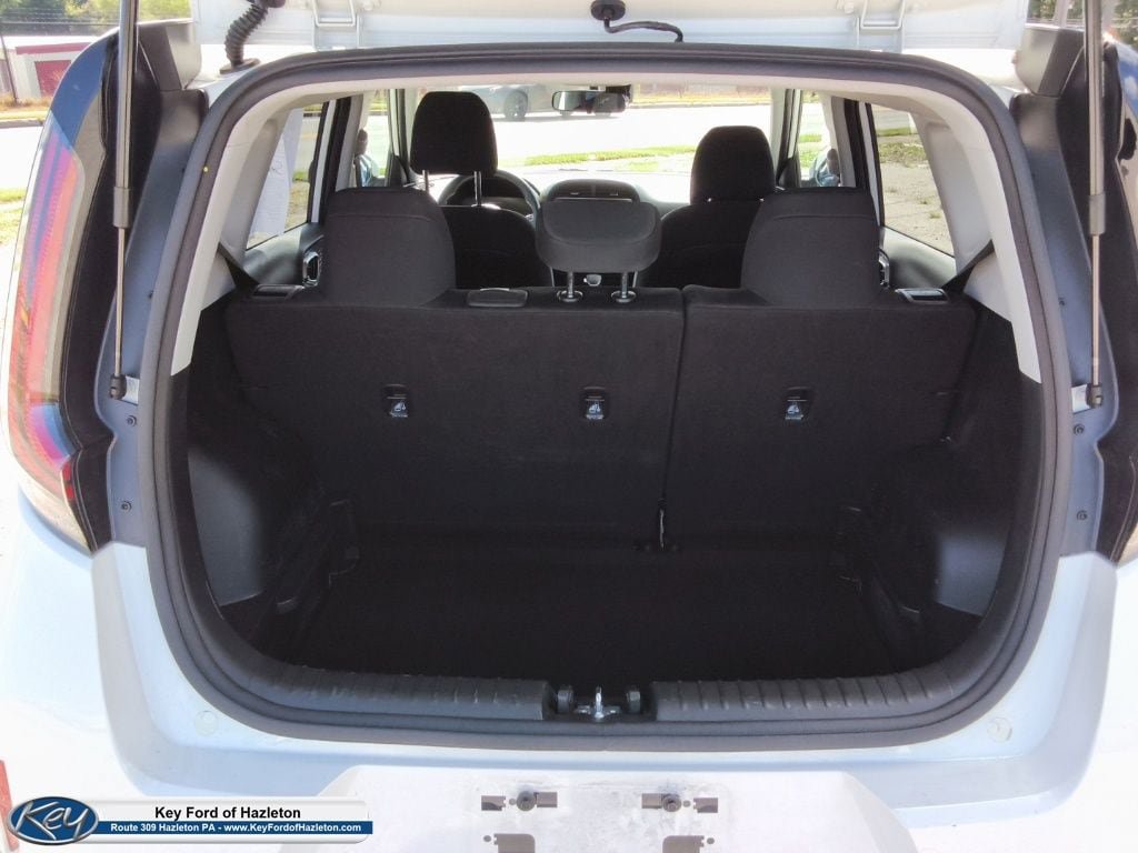 Used 2025 Kia Soul LX FWD image 13