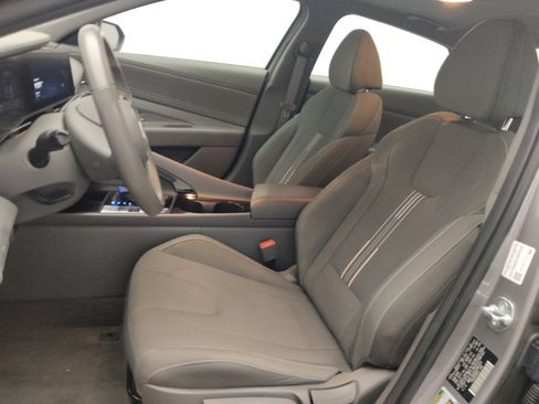 Used 2025 Hyundai Elantra SEL FWD image 17