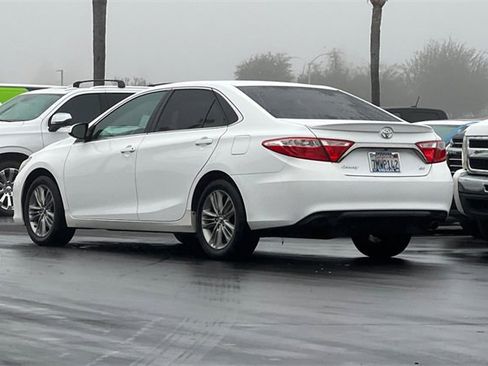 Used 2015 Toyota Camry SE image 6