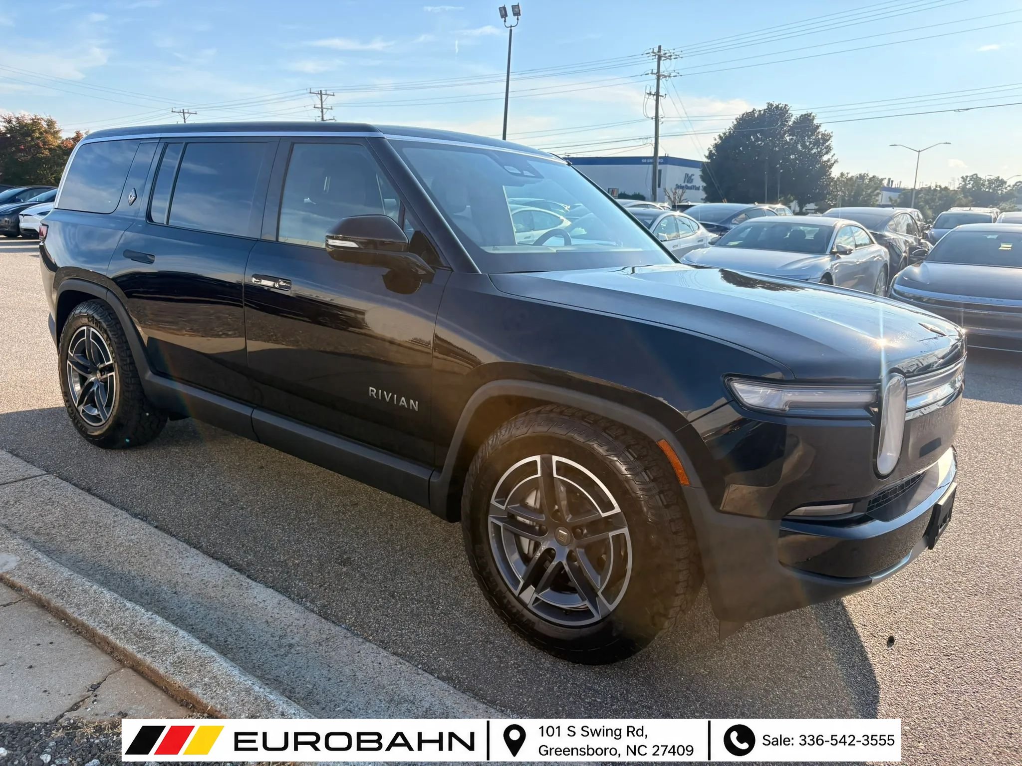 Used 2025 Rivian R1S Adventure Dual AWD/4WD image 27