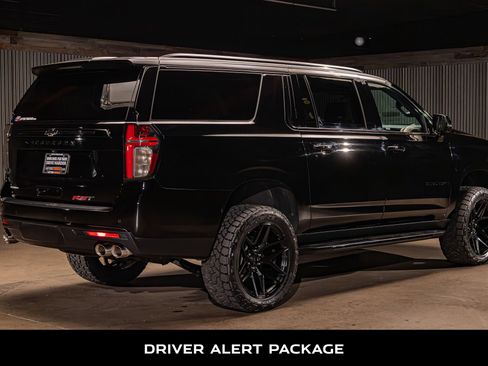 Used 2024 Chevrolet Suburban RST w/ Sport Performance Package AWD/4WD image 9