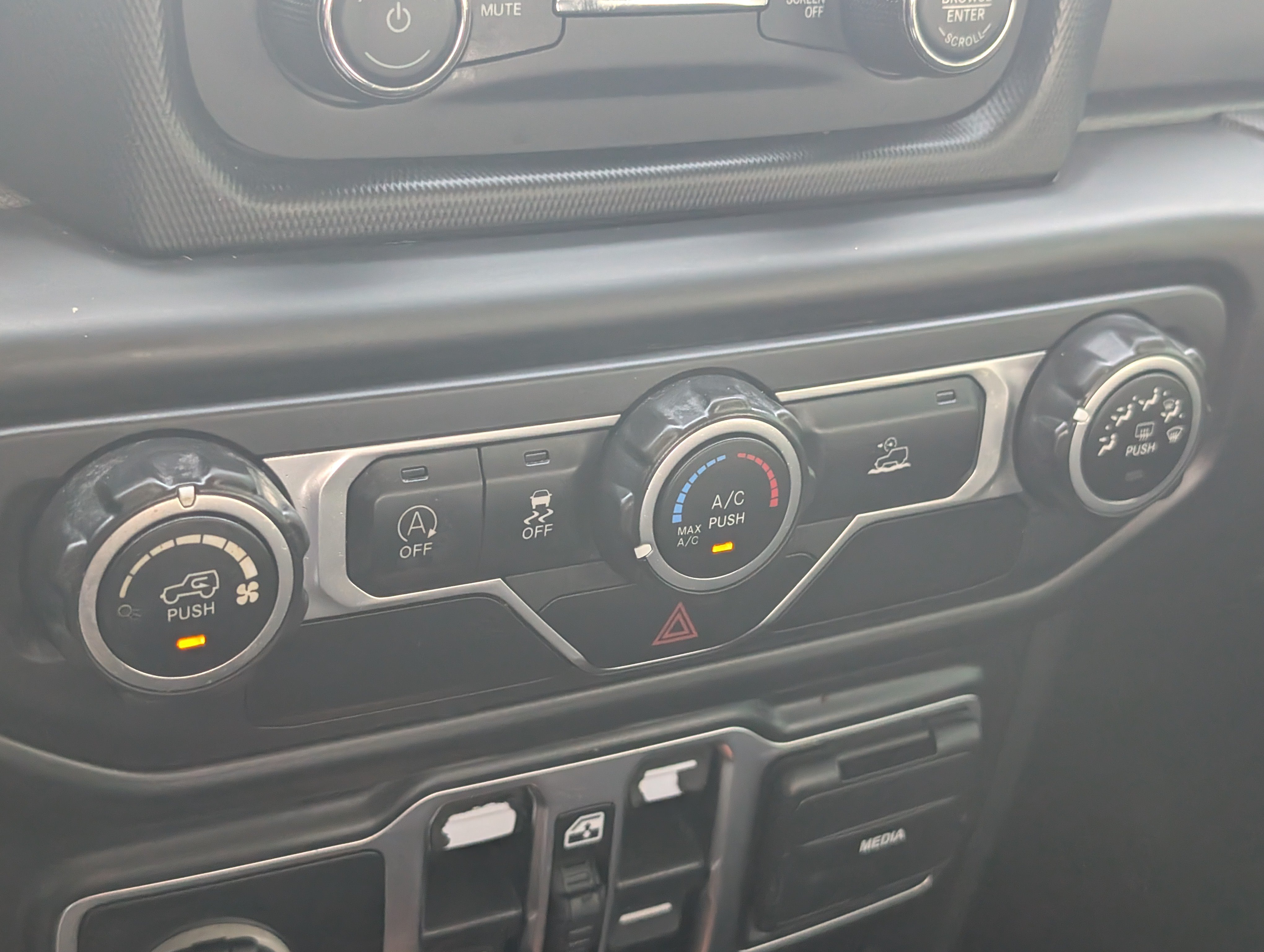 Used 2021 Jeep Gladiator Mojave AWD/4WD image 21