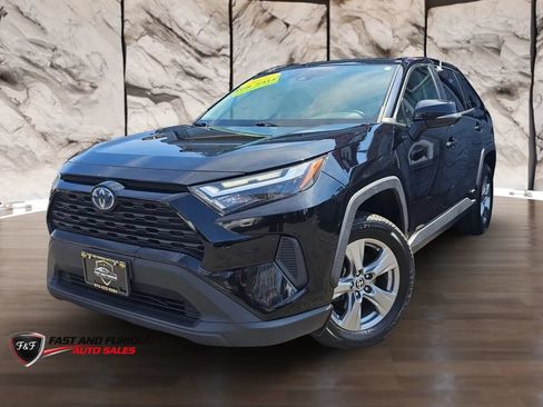 Used 2022 Toyota RAV4 XLE w/ XLE Grade Weather Package AWD/4WD image 1