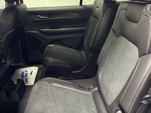 Used 2025 Jeep Grand Cherokee L Altitude image 24