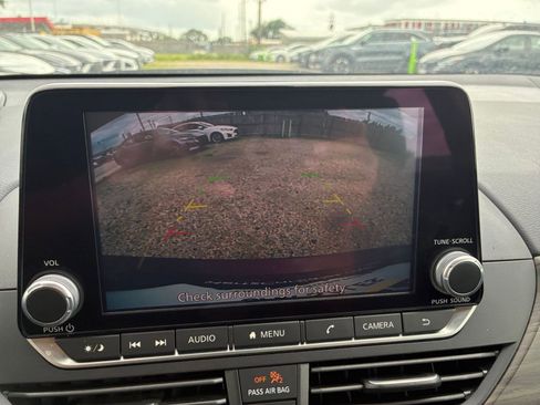 Used 2025 Nissan Altima 2.5 SV FWD image 19