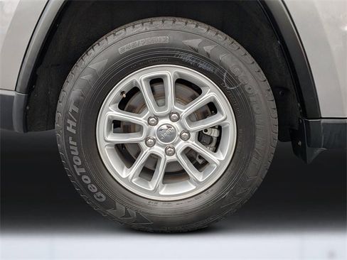 Used 2019 Jeep Grand Cherokee Laredo image 10