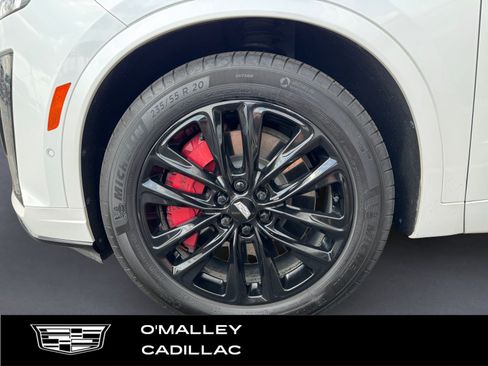 Used 2024 Cadillac XT6 Sport w/ LPO, Onyx Lite Package AWD/4WD image 9