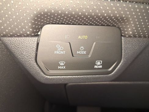 Used 2026 Volkswagen Atlas SE FWD image 12