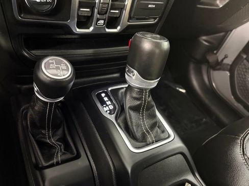 Used 2023 Jeep Wrangler Unlimited Sahara w/ Cold Weather Group AWD/4WD image 19