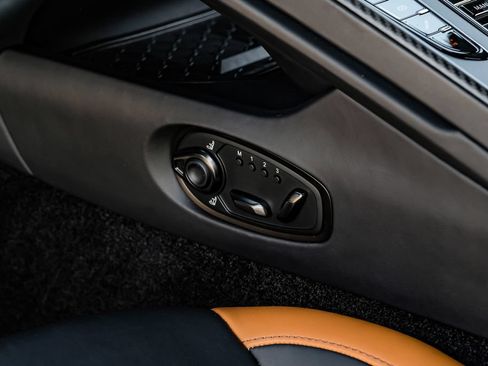 Used 2024 Aston Martin DB12 Coupe RWD image 22
