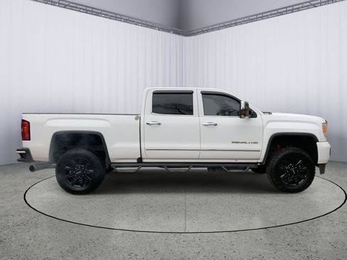 Used 2016 GMC Sierra 2500 Denali w/ Duramax Plus Package image 10