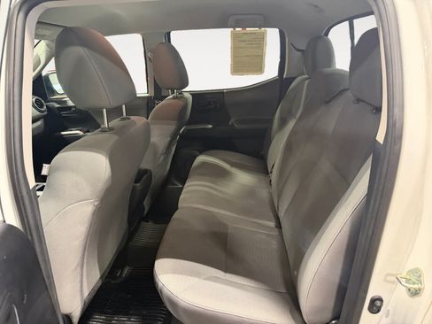 Used 2018 Toyota Tacoma SR5 AWD/4WD image 14
