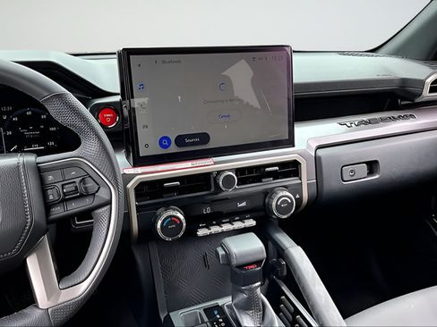 Used 2025 Toyota Tacoma TRD Off-Road AWD/4WD image 9