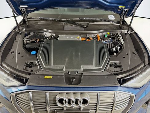 Used 2019 Audi e-tron Premium Plus image 32