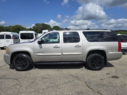 Used 2007 GMC Yukon XL SLT w/ SLT Preferred Equipment Group image 6