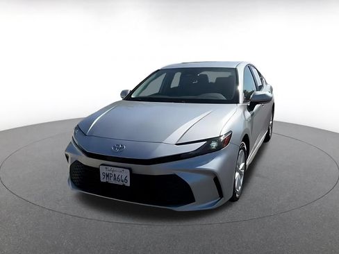 Used 2025 Toyota Camry LE FWD image 5
