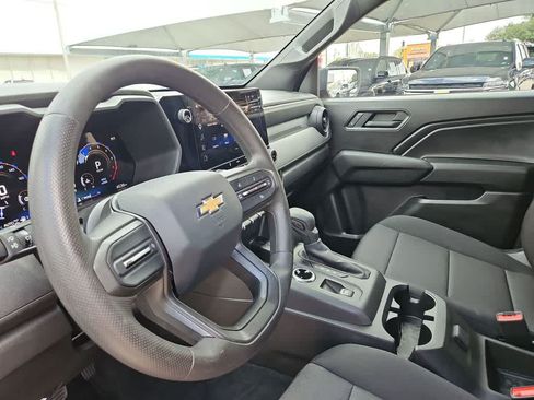 Used 2024 Chevrolet Colorado W/T AWD/4WD image 10