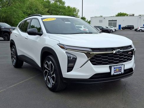 New 2026 Chevrolet Trax RS w/ Sunroof Package FWD image 5
