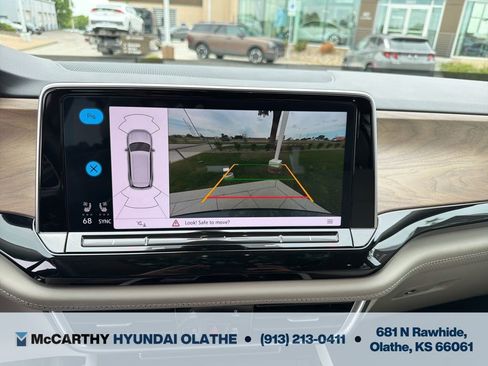 Used 2024 Volkswagen Atlas SE w/ Panoramic Sunroof Package AWD/4WD image 11