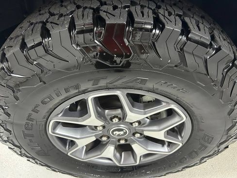Used 2025 Ford Bronco Badlands AWD/4WD image 9