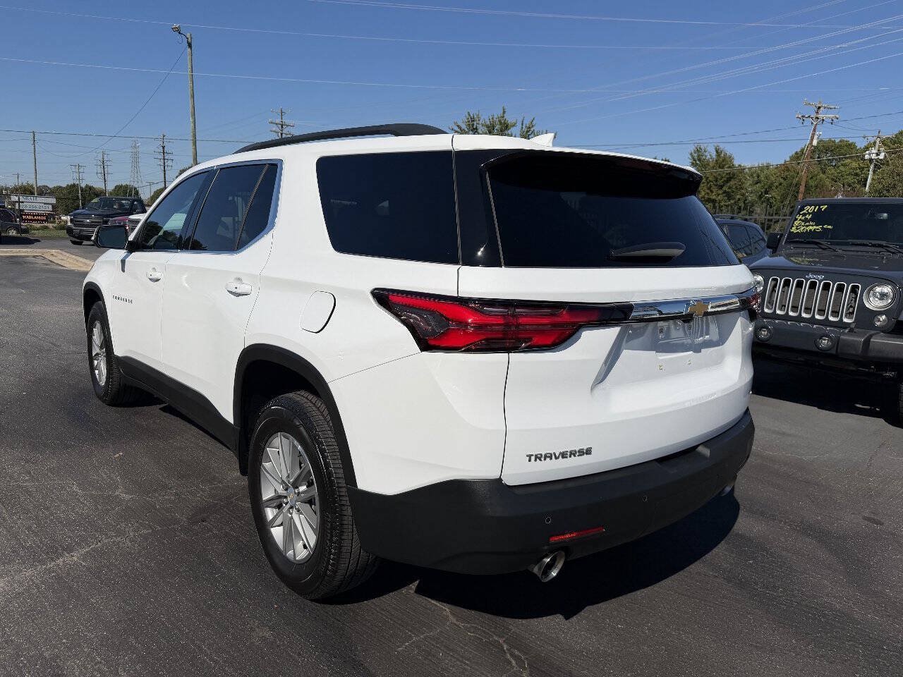 Used 2022 Chevrolet Traverse LT FWD image 7