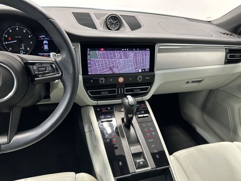 Certified 2023 Porsche Macan AWD/4WD image 28